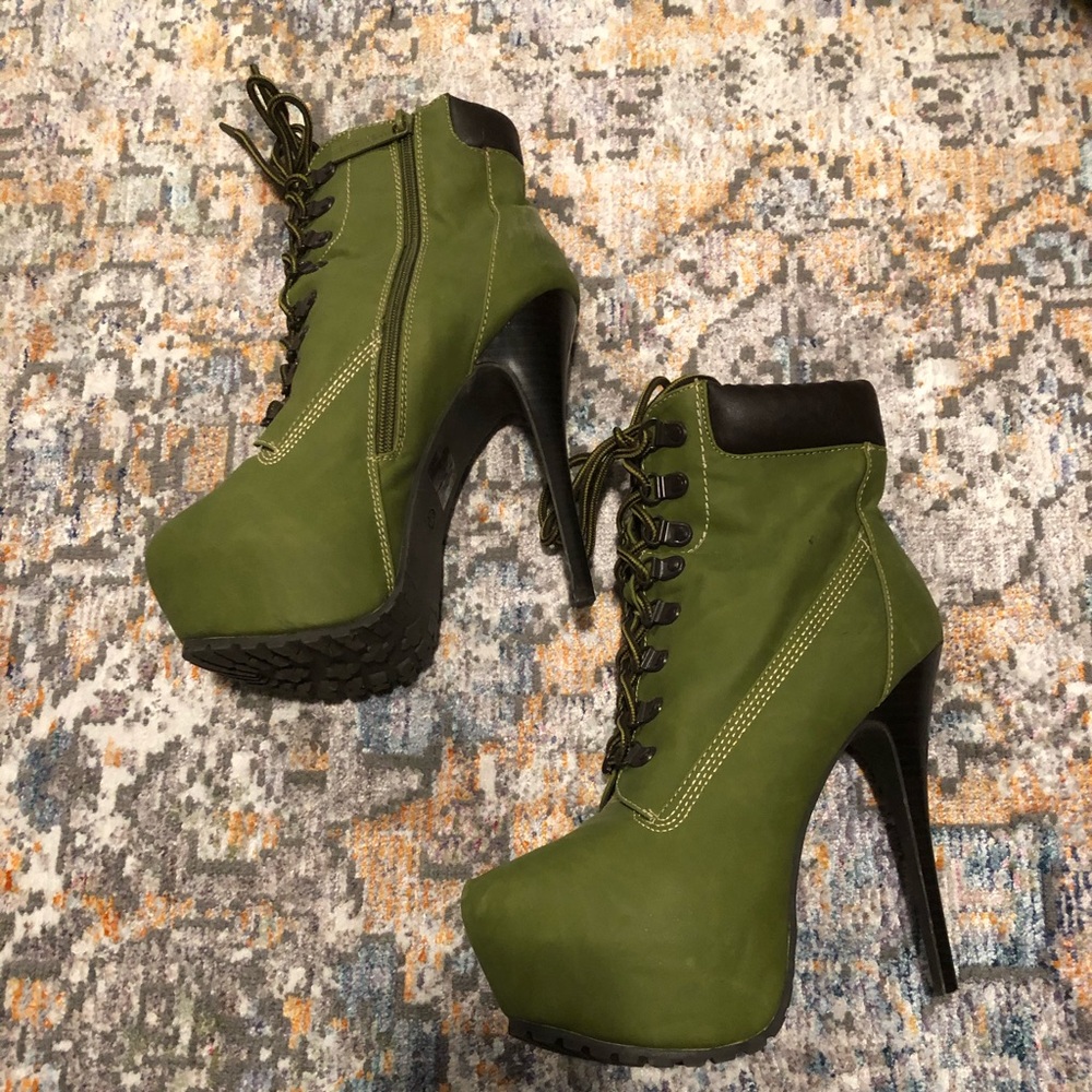 Cute boots - Picture 2 of 2